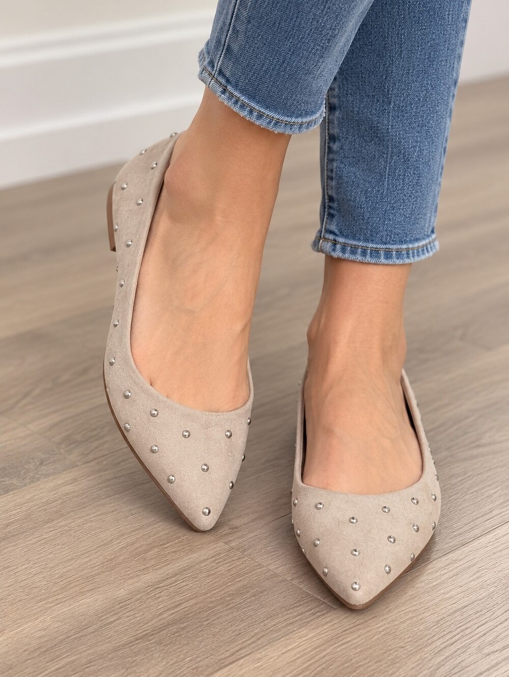 💥 BRAND NEW Lilly Morgan Beige Studded Pointed-Toe Flats
